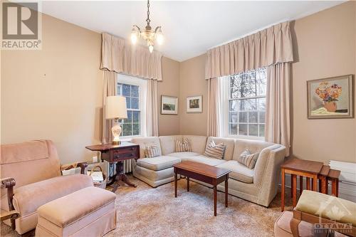 201 Clothier St West, Kemptville, ON - Indoor Photo Showing Living Room