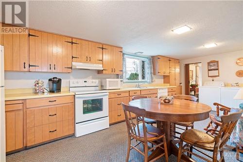 201 Clothier St West, Kemptville, ON - Indoor Photo Showing Kitchen