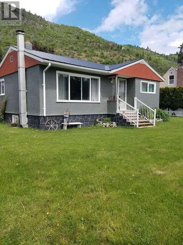 540 10Th Avenue, Montrose, BC - Outdoor