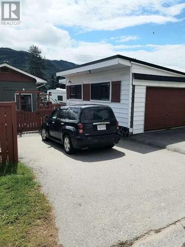 540 10Th Avenue, Montrose, BC - Outdoor