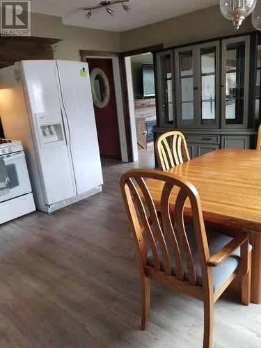 540 10Th Avenue, Montrose, BC - Indoor Photo Showing Dining Room