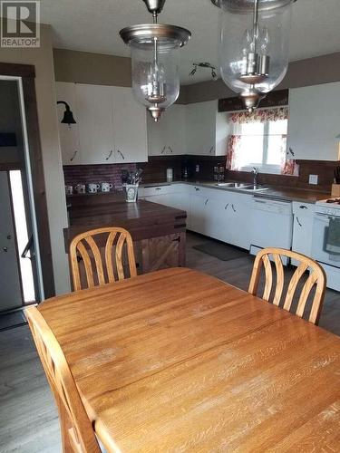 540 10Th Avenue, Montrose, BC - Indoor Photo Showing Dining Room