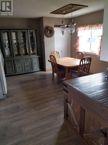 540 10Th Avenue, Montrose, BC - Indoor Photo Showing Dining Room