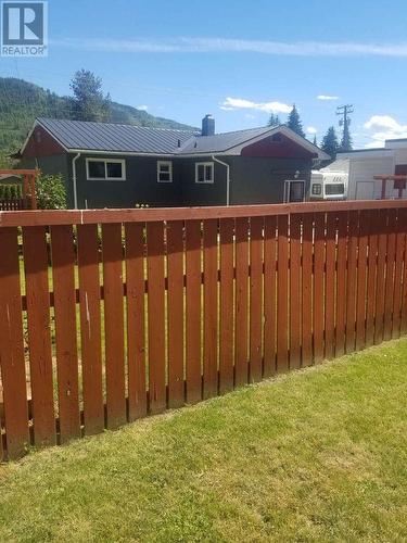 540 10Th Avenue, Montrose, BC - Outdoor