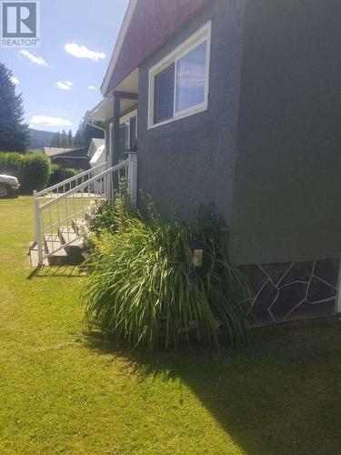 540 10Th Avenue, Montrose, BC - Outdoor