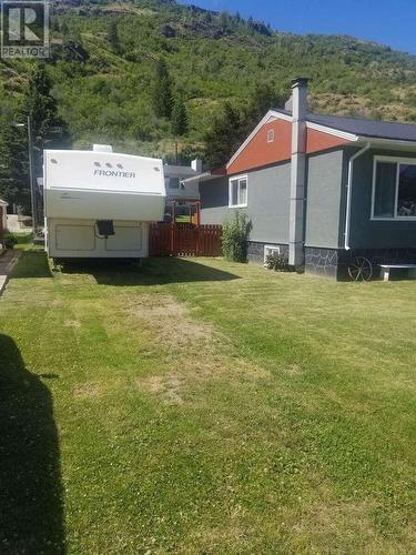 540 10Th Avenue, Montrose, BC - Outdoor