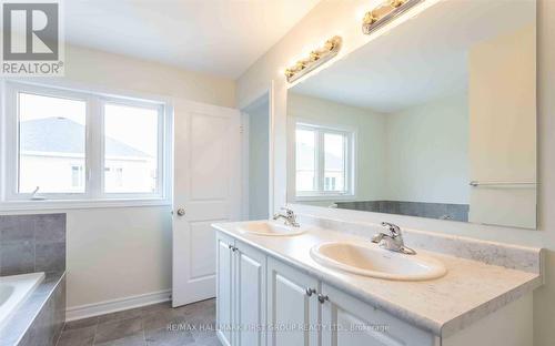 2454 Fashion Lane, Pickering, ON - Indoor Photo Showing Bathroom