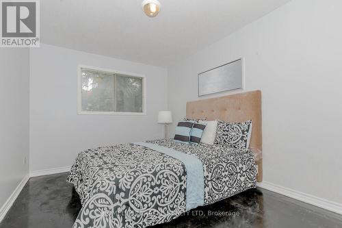 22 Major Oaks Drive, Brampton, ON - Indoor Photo Showing Bedroom