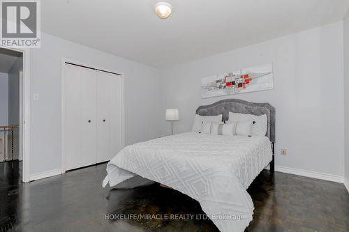 22 Major Oaks Drive, Brampton, ON - Indoor Photo Showing Bedroom