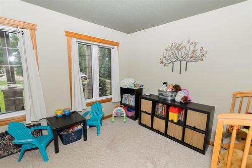 85 Heritage Drive, Dufferin, MB - Indoor Photo Showing Other Room