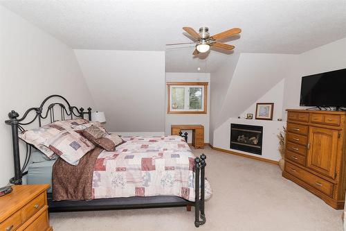 85 Heritage Drive, Dufferin, MB - Indoor Photo Showing Bedroom