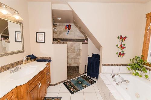 85 Heritage Drive, Dufferin, MB - Indoor Photo Showing Bathroom