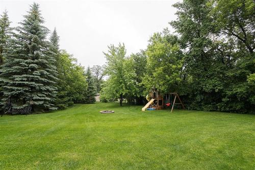 85 Heritage Drive, Dufferin, MB - Outdoor