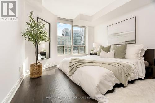 806 - 190 Manitoba Street, Toronto, ON - Indoor Photo Showing Bedroom