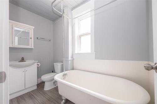 269 Toronto Street, Winnipeg, MB - Indoor Photo Showing Bathroom