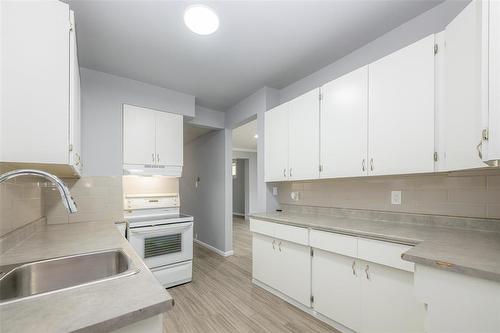 269 Toronto Street, Winnipeg, MB - Indoor Photo Showing Kitchen