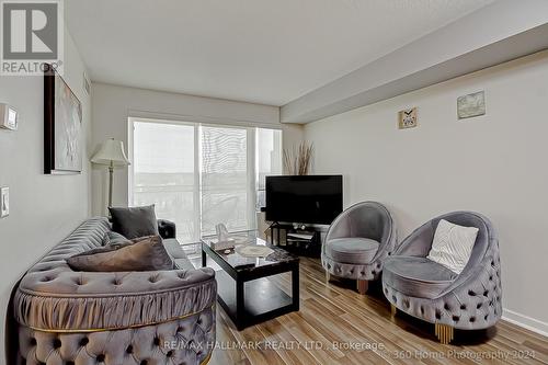 405 - 1235 Bayly Street, Pickering, ON - Indoor Photo Showing Living Room