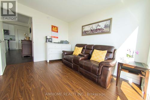 408 - 150 Sabina Drive, Oakville, ON - Indoor Photo Showing Living Room