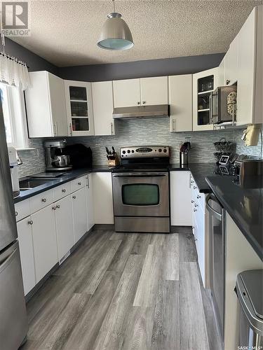 1105 Warner Street W, Moose Jaw, SK - Indoor Photo Showing Kitchen With Stainless Steel Kitchen