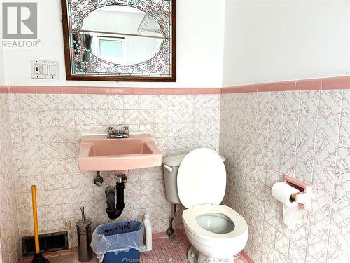 726 Partington, Windsor, ON - Indoor Photo Showing Bathroom