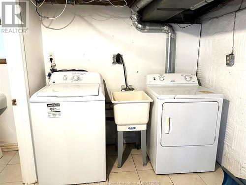 726 Partington, Windsor, ON - Indoor Photo Showing Laundry Room