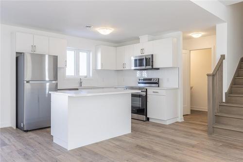 Main Floor - Kitchen - 4263 Fourth Avenue|Unit #821, Niagara Falls, ON - Indoor Photo Showing Kitchen