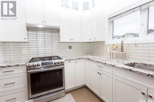 147 Stilling Mews, Saskatoon, SK - Indoor Photo Showing Kitchen With Upgraded Kitchen