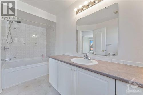 52 Collington Street, Ottawa, ON - Indoor Photo Showing Bathroom