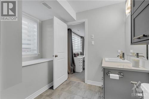 35 Carabiner Private, Ottawa, ON - Indoor Photo Showing Bathroom