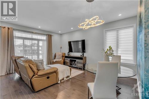 35 Carabiner Private, Ottawa, ON - Indoor Photo Showing Living Room