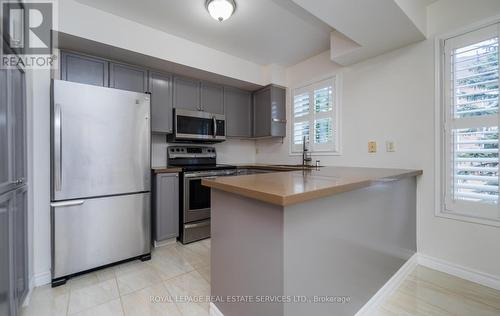 22B Leaside Park Drive, Toronto, ON - Indoor Photo Showing Kitchen