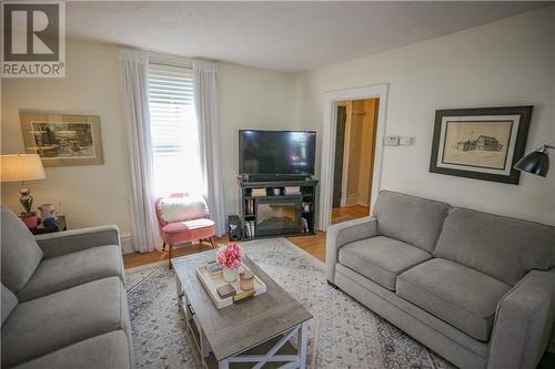 64 Water Street W, Brockville, ON - Indoor Photo Showing Living Room