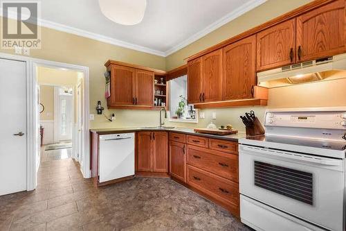 1604 County Road 2 Road, Prescott, ON - Indoor Photo Showing Kitchen