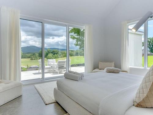 Master bedroom - 117 Ch. Santerre, Sutton, QC - Indoor Photo Showing Bedroom