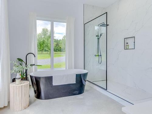 Ensuite bathroom - 117 Ch. Santerre, Sutton, QC - Indoor Photo Showing Bathroom