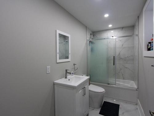 Bathroom - 4753  - 4755 Av. Coolbrook, Montréal (Côte-Des-Neiges/Notre-Dame-De-Grâce), QC - Indoor Photo Showing Bathroom
