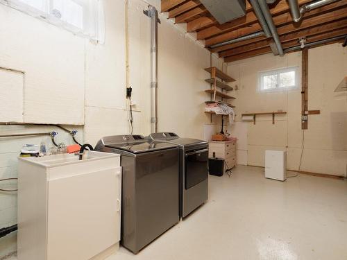 Laundry room - 42 Rue Joseph-Paiement, Dollard-Des-Ormeaux, QC - Indoor Photo Showing Laundry Room