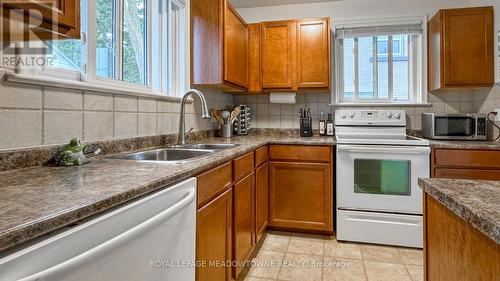 10 Linnwood Avenue, Cambridge, ON - Indoor Photo Showing Kitchen With Double Sink