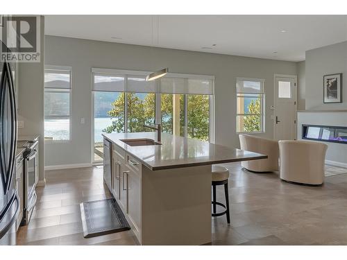 3434 Blue Grass Lane, Kelowna, BC - Indoor Photo Showing Kitchen With Upgraded Kitchen