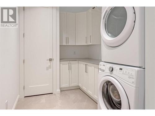 3434 Blue Grass Lane, Kelowna, BC - Indoor Photo Showing Laundry Room