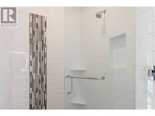 3434 Blue Grass Lane, Kelowna, BC - Indoor Photo Showing Bathroom