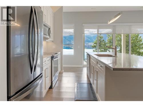 3434 Blue Grass Lane, Kelowna, BC - Indoor Photo Showing Kitchen With Stainless Steel Kitchen With Upgraded Kitchen