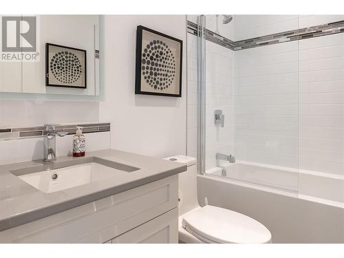 3434 Blue Grass Lane, Kelowna, BC - Indoor Photo Showing Bathroom