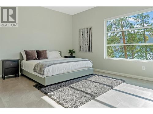 3434 Blue Grass Lane, Kelowna, BC - Indoor Photo Showing Bedroom