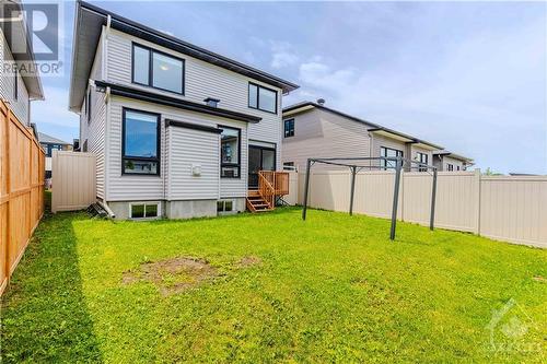 Fully fence backyard creates outdoor activity space with added privacy - 600 Triangle Street, Ottawa, ON - Outdoor