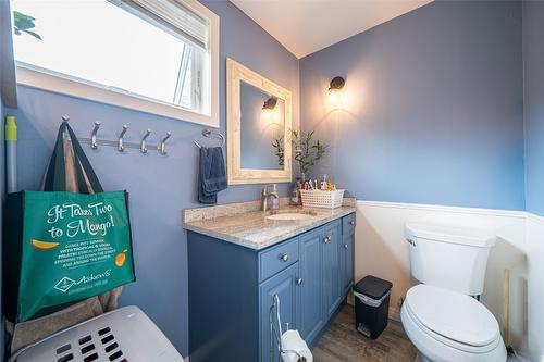 2505 Henderson Drive, Armstrong, BC - Indoor Photo Showing Bathroom