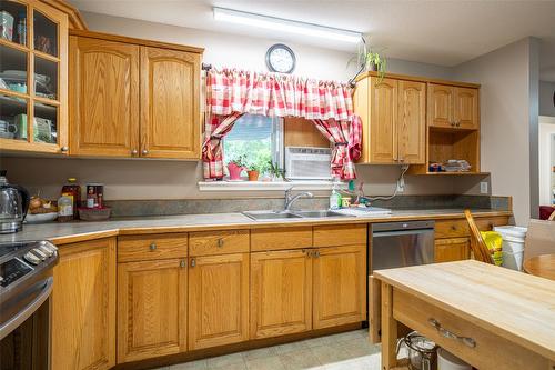 2505 Henderson Drive, Armstrong, BC - Indoor Photo Showing Kitchen With Double Sink