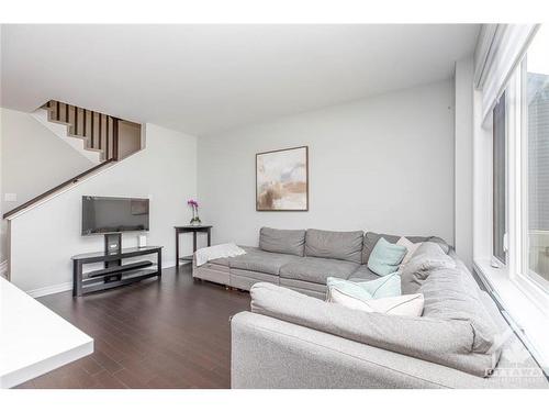 406 Alle Premiere Lane, Rockland, ON 