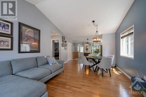 2176 Valin Street, Ottawa, ON - Indoor Photo Showing Living Room