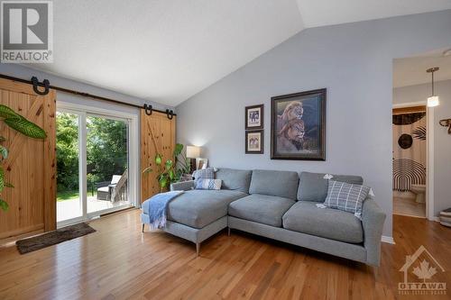 2176 Valin Street, Ottawa, ON - Indoor Photo Showing Living Room